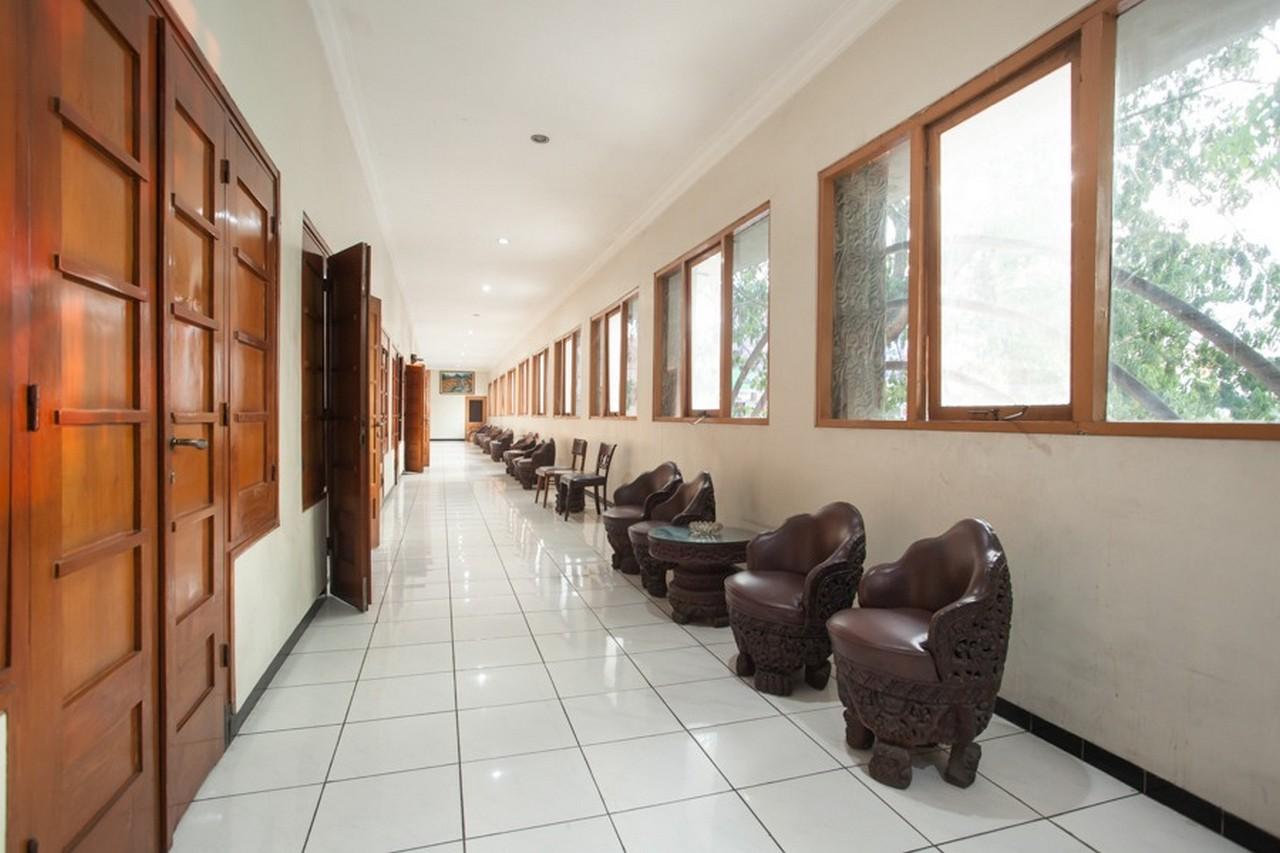 Reddoorz @ Urip Sumoharjo Hotel Surabaya Bagian luar foto