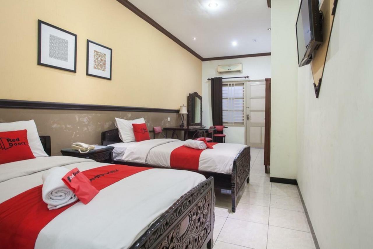 Reddoorz @ Urip Sumoharjo Hotel Surabaya Bagian luar foto