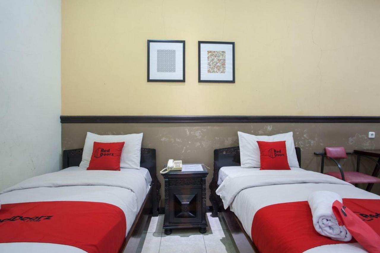 Reddoorz @ Urip Sumoharjo Hotel Surabaya Bagian luar foto