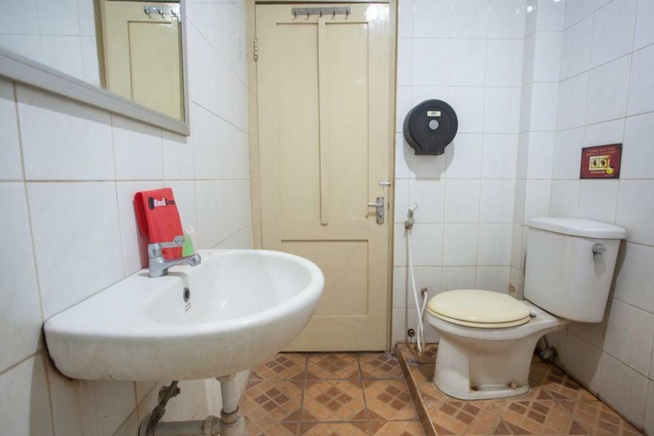 Reddoorz @ Urip Sumoharjo Hotel Surabaya Bagian luar foto
